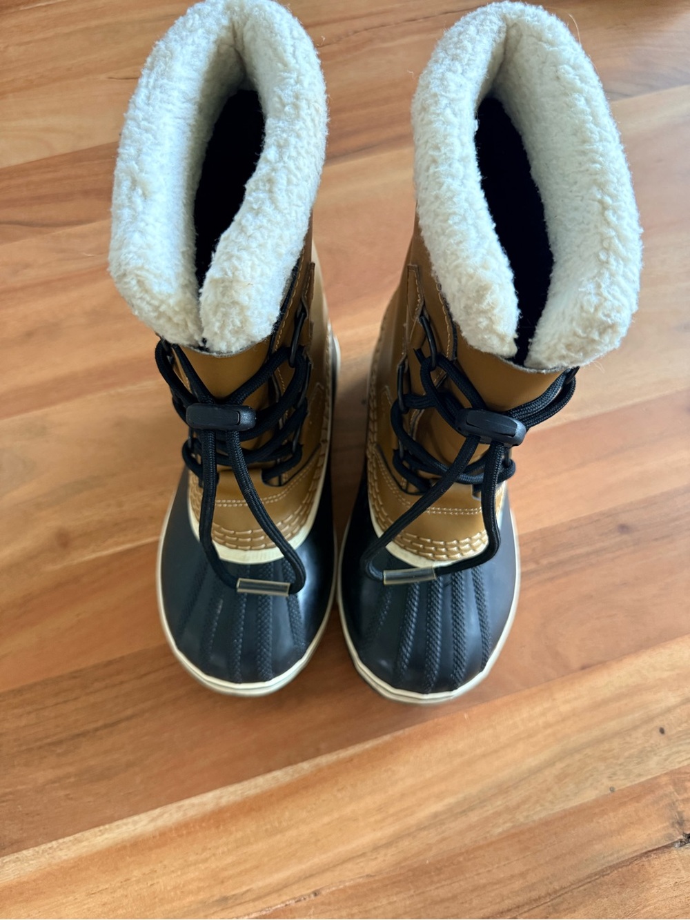 Sorel Yoot Pac Black and Cream Sherpa-Lined Boot Interior
